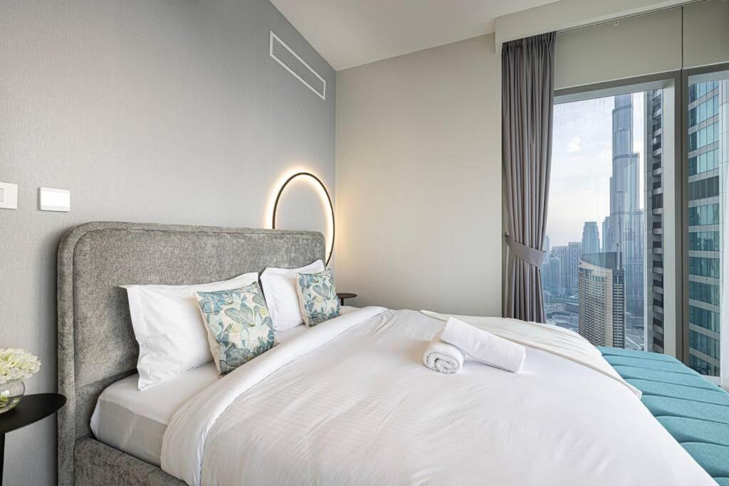 Magnificent - A Spacious 3 Bedroom With A Mesmerizing Burj Khalifa View Apartment