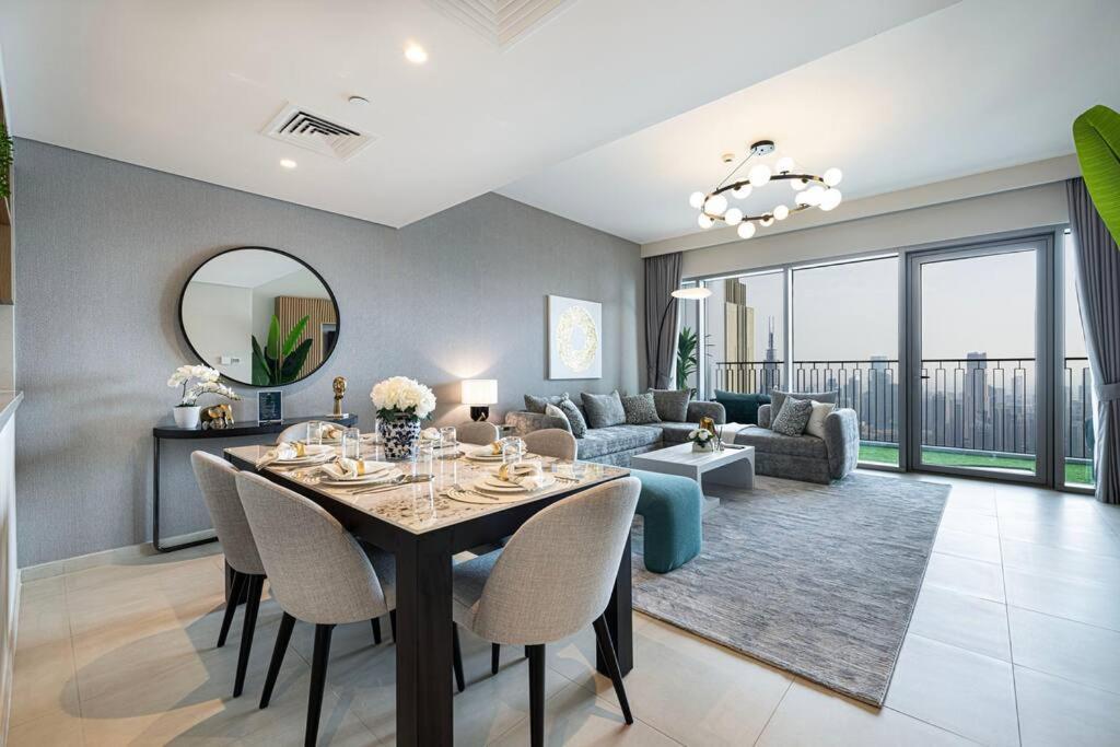 Magnificent - A Spacious 3 Bedroom With A Mesmerizing Burj Khalifa View Apartment
