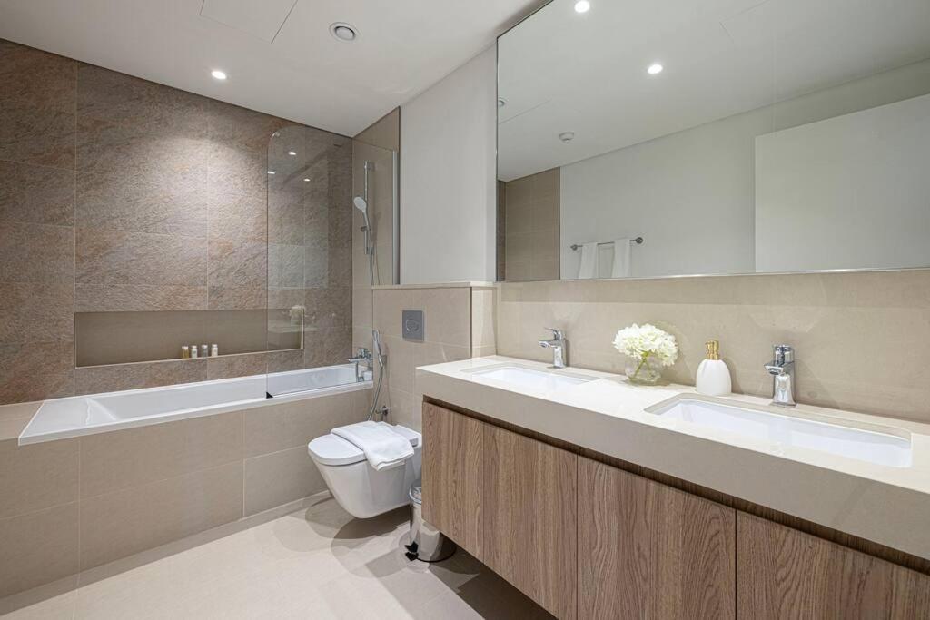 Magnificent - A Spacious 3 Bedroom With A Mesmerizing Burj Khalifa View Apartment *